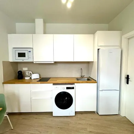 Apartman Flat Near The Center - Free Wifi *